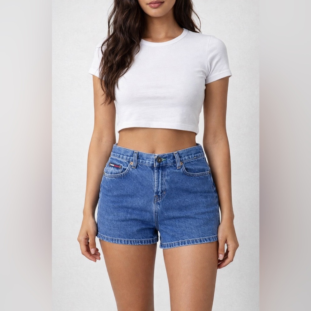 Tommy Hilfiger y2k 90’s Junior Size 9, M Logo Low Rise Kelly Denim Jean Shorts